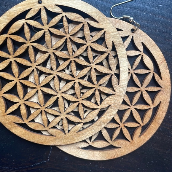 Wooden Flower of Life earrings 🌸 - Picture 3 of 3